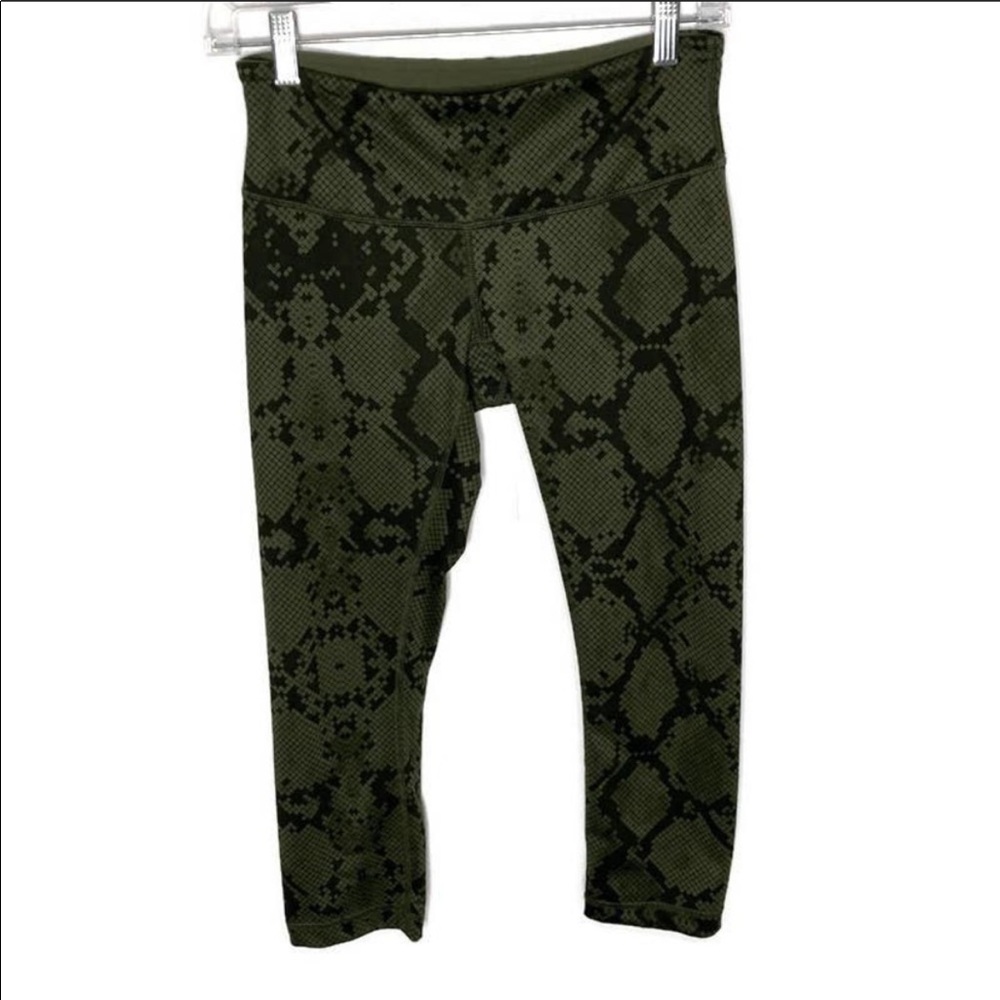 Lululemon wunder under size 6 snake print